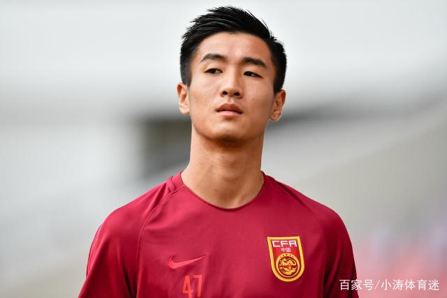 好久不见！易建联现身观澜湖高尔夫比赛 面带笑容心情不错