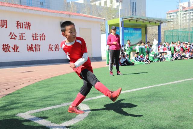 杨毅：预测雷霆4-2湖人 戴格诺特看着我詹表演 咋打都跳不出这圈